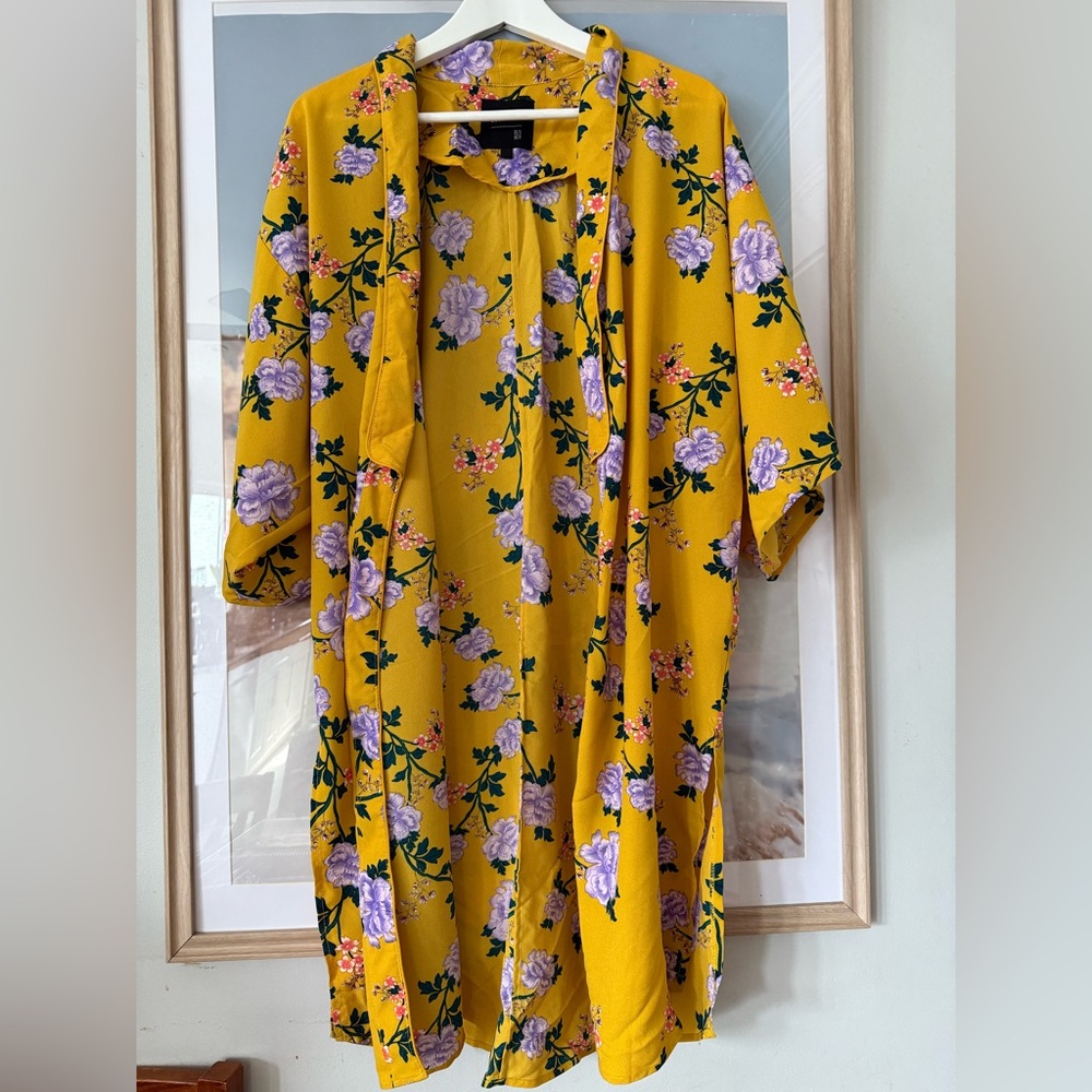 Floral Yellow Kimono.NWOT.